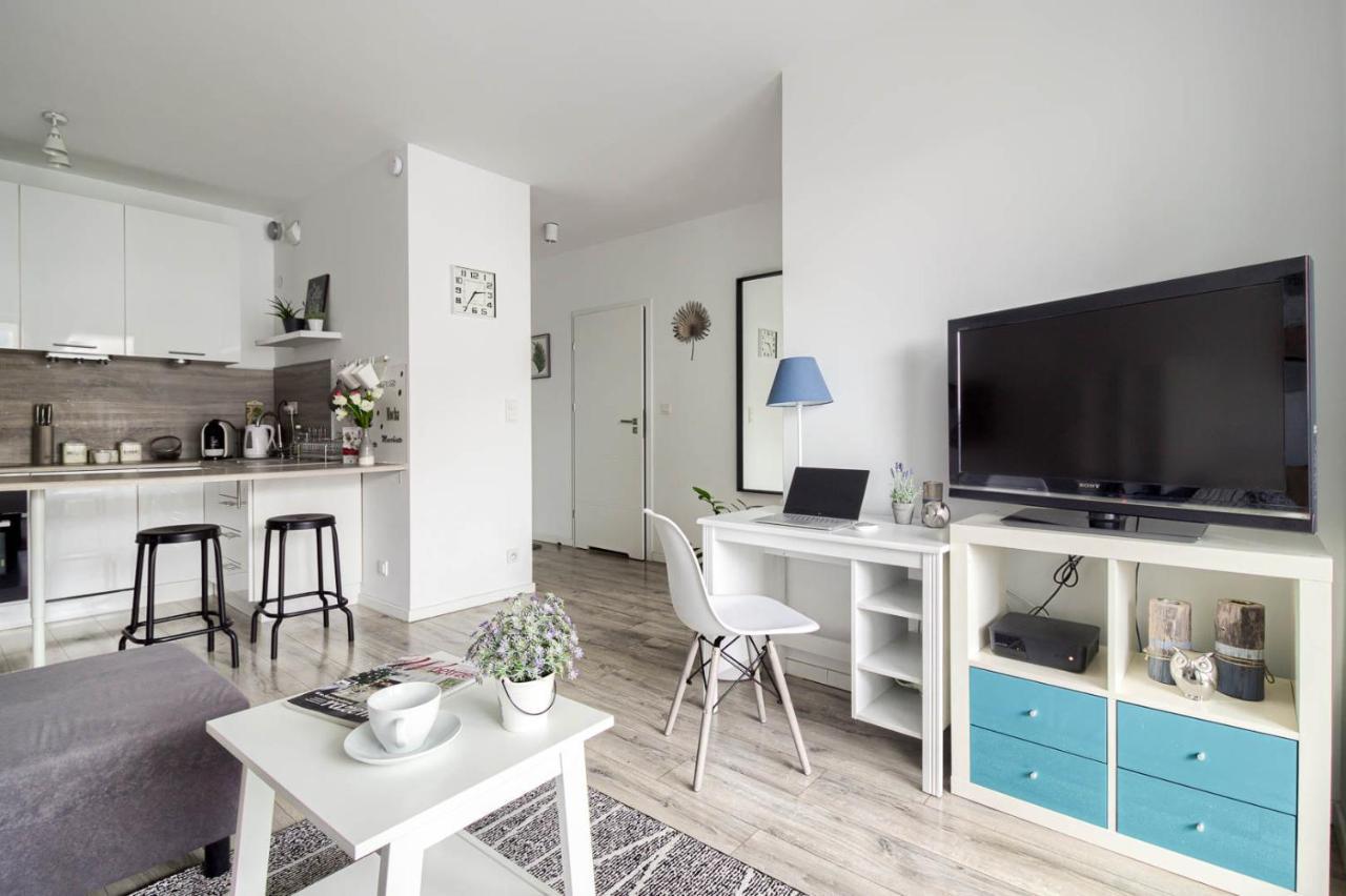 M&R Apartament Airport&Business Premium Komputerowa - Underground Garage - Free Wifi - Netflix - Self Check-In - 5 Min From Chopin Airport Warschau Buitenkant foto