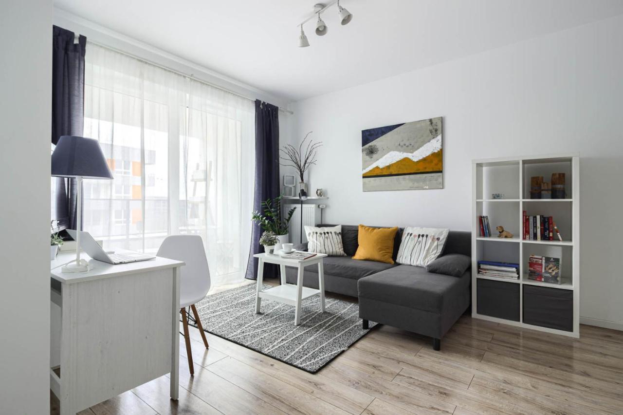 M&R Apartament Airport&Business Premium Komputerowa - Underground Garage - Free Wifi - Netflix - Self Check-In - 5 Min From Chopin Airport Warschau Buitenkant foto
