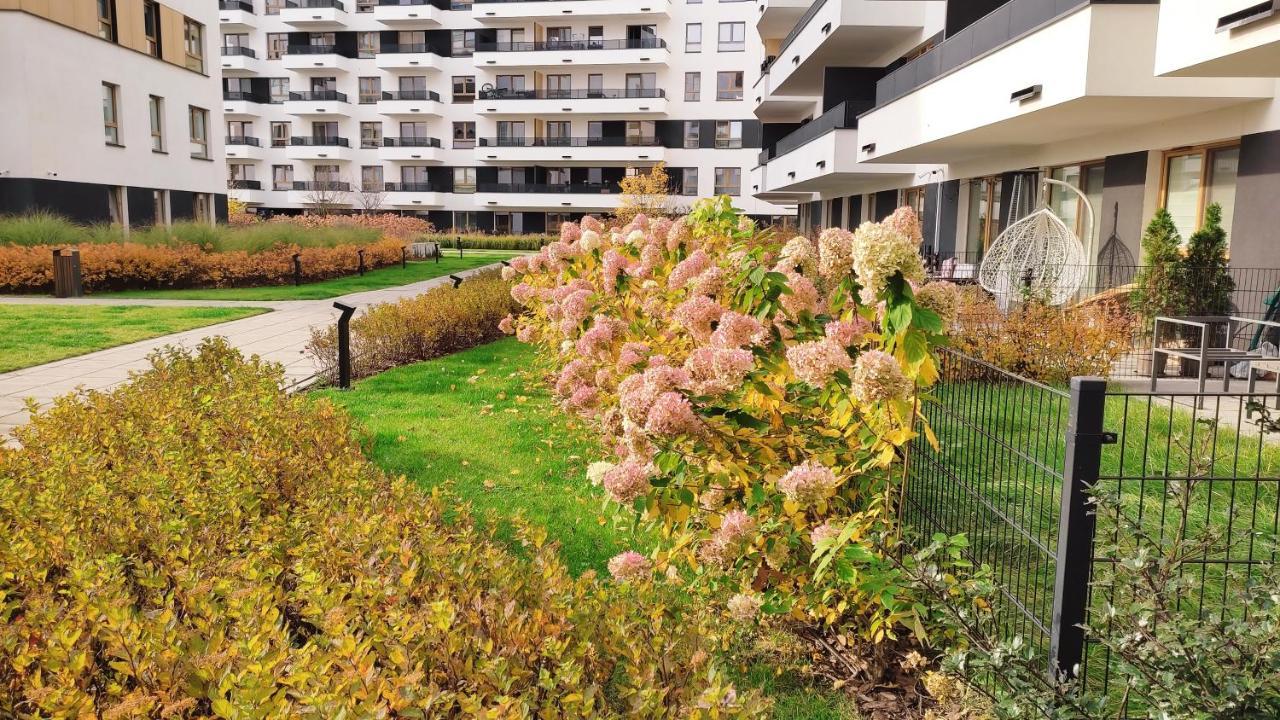M&R Apartament Airport&Business Premium Komputerowa - Underground Garage - Free Wifi - Netflix - Self Check-In - 5 Min From Chopin Airport Warschau Buitenkant foto