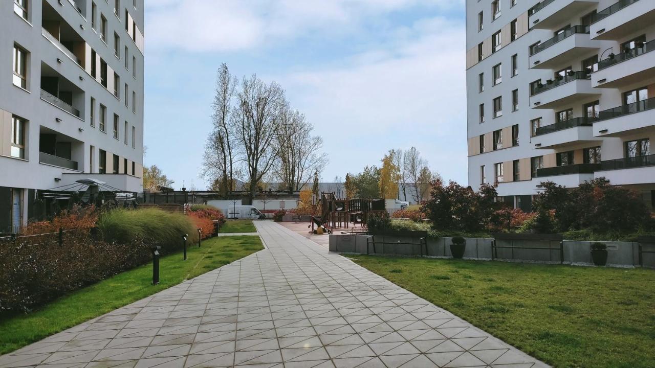 M&R Apartament Airport&Business Premium Komputerowa - Underground Garage - Free Wifi - Netflix - Self Check-In - 5 Min From Chopin Airport Warschau Buitenkant foto
