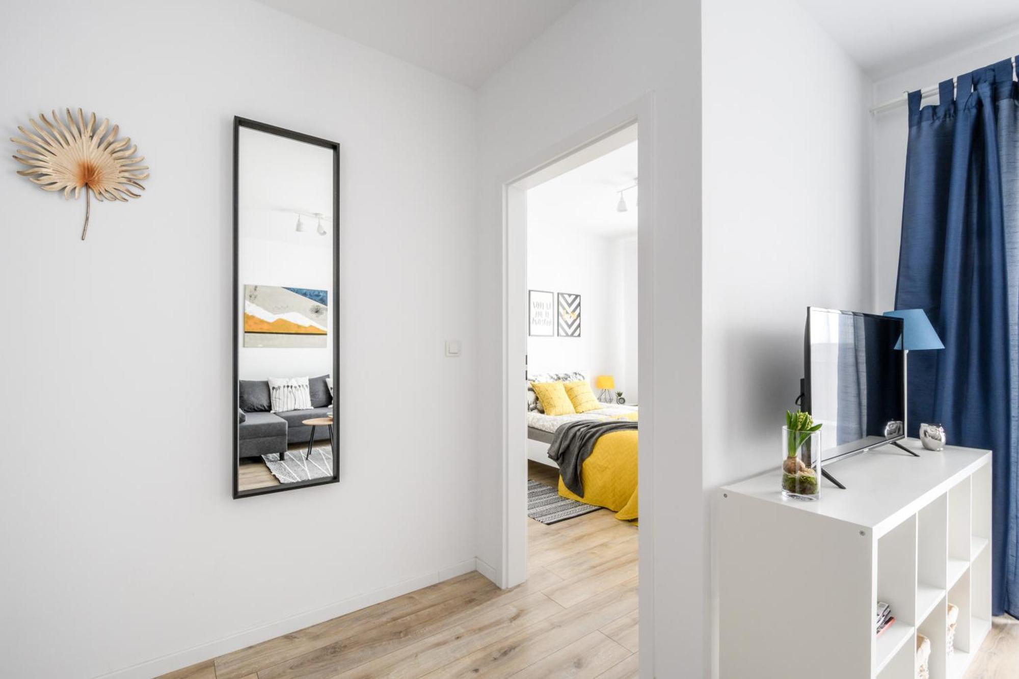 M&R Apartament Airport&Business Premium Komputerowa - Underground Garage - Free Wifi - Netflix - Self Check-In - 5 Min From Chopin Airport Warschau Buitenkant foto