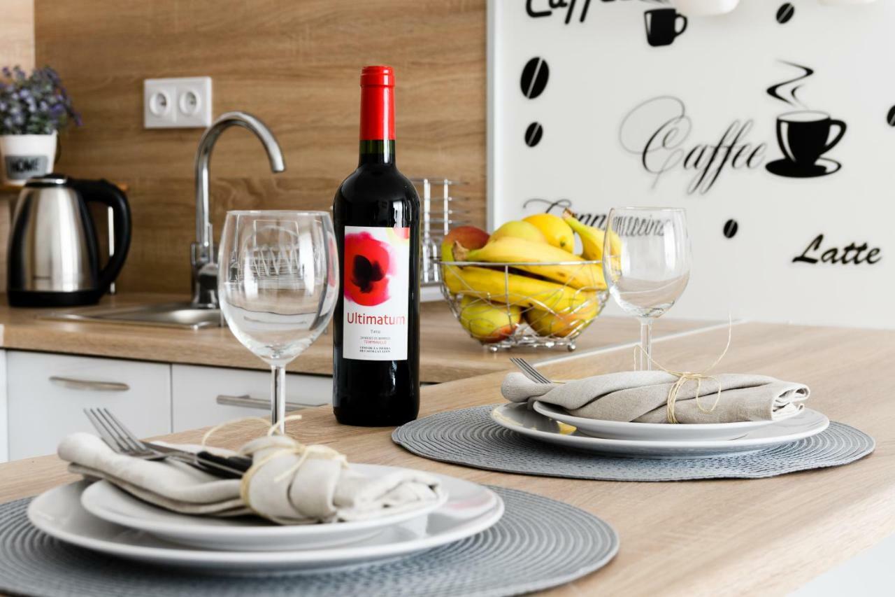 M&R Apartament Airport&Business Premium Komputerowa - Underground Garage - Free Wifi - Netflix - Self Check-In - 5 Min From Chopin Airport Warschau Buitenkant foto