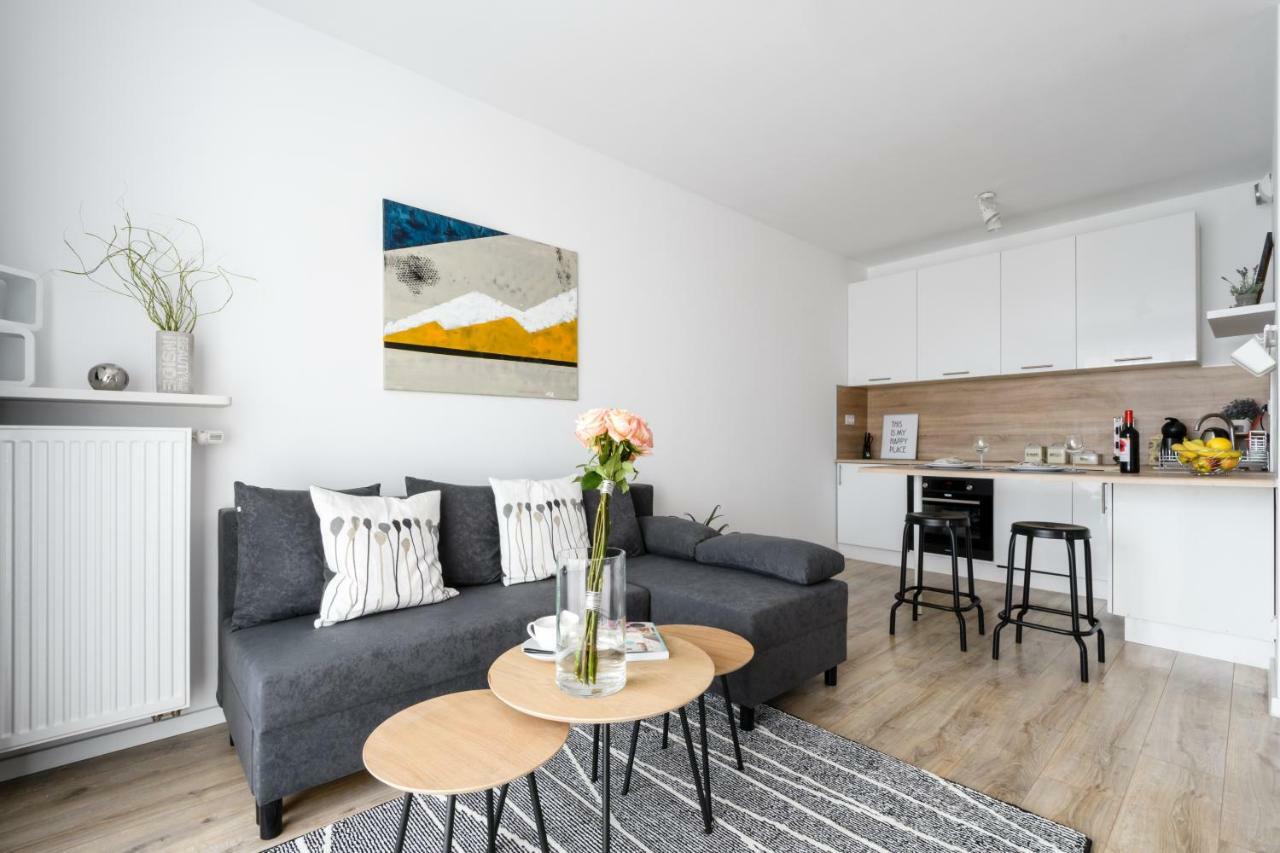M&R Apartament Airport&Business Premium Komputerowa - Underground Garage - Free Wifi - Netflix - Self Check-In - 5 Min From Chopin Airport Warschau Buitenkant foto
