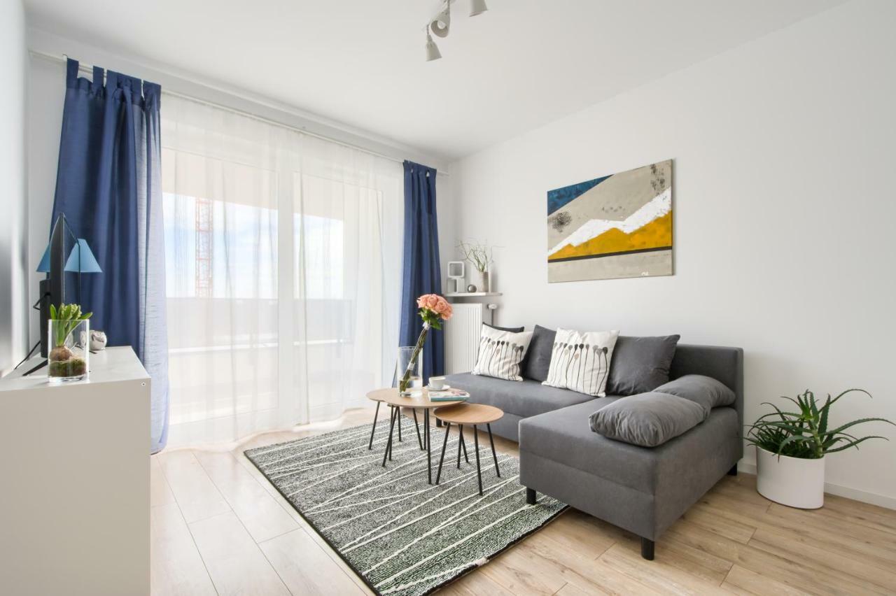 M&R Apartament Airport&Business Premium Komputerowa - Underground Garage - Free Wifi - Netflix - Self Check-In - 5 Min From Chopin Airport Warschau Buitenkant foto
