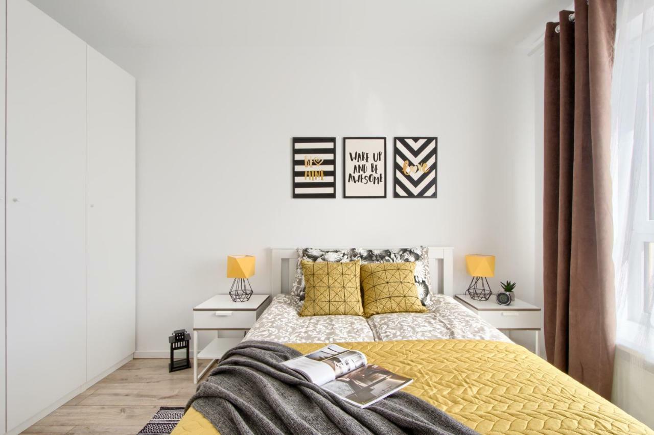 M&R Apartament Airport&Business Premium Komputerowa - Underground Garage - Free Wifi - Netflix - Self Check-In - 5 Min From Chopin Airport Warschau Buitenkant foto