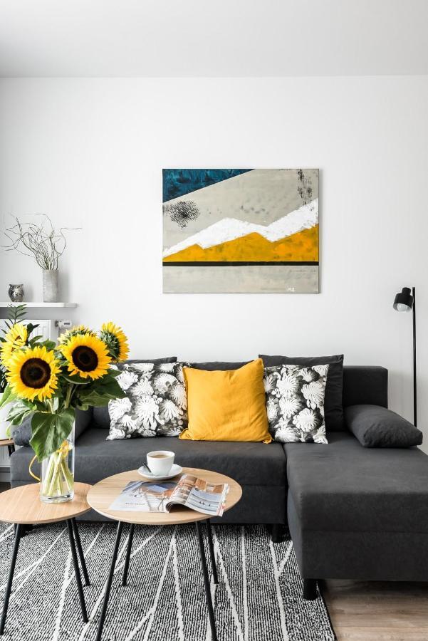 M&R Apartament Airport&Business Premium Komputerowa - Underground Garage - Free Wifi - Netflix - Self Check-In - 5 Min From Chopin Airport Warschau Buitenkant foto