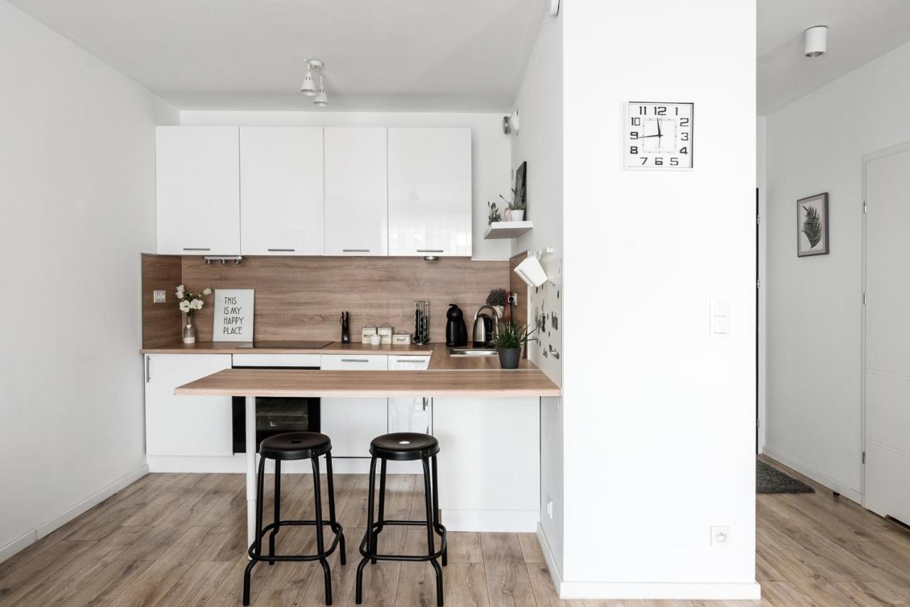 M&R Apartament Airport&Business Premium Komputerowa - Underground Garage - Free Wifi - Netflix - Self Check-In - 5 Min From Chopin Airport Warschau Buitenkant foto