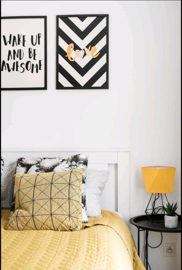 M&R Apartament Airport&Business Premium Komputerowa - Underground Garage - Free Wifi - Netflix - Self Check-In - 5 Min From Chopin Airport Warschau Buitenkant foto