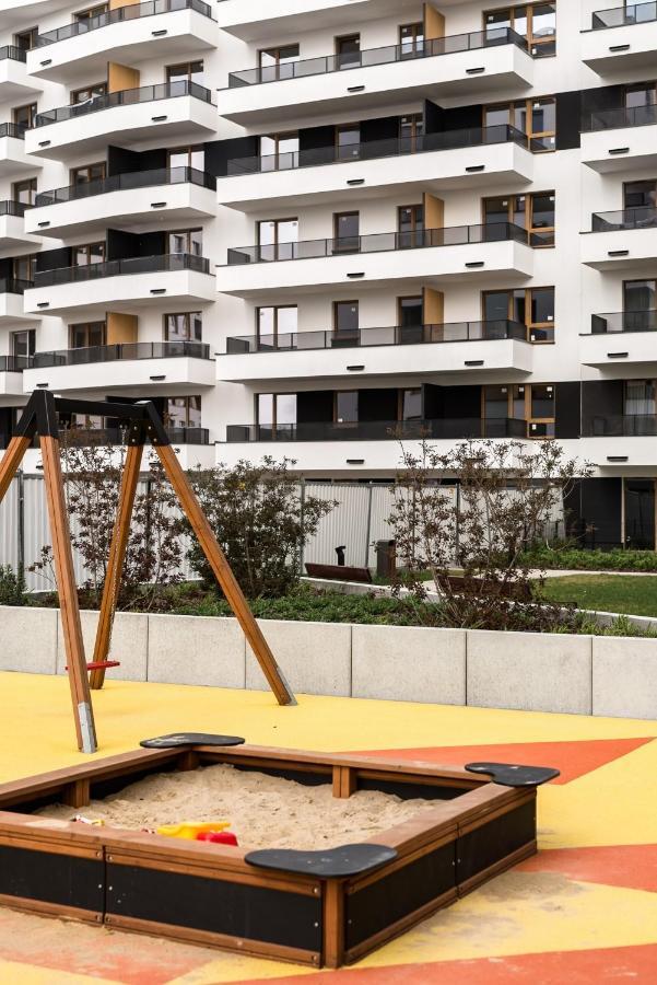 M&R Apartament Airport&Business Premium Komputerowa - Underground Garage - Free Wifi - Netflix - Self Check-In - 5 Min From Chopin Airport Warschau Buitenkant foto