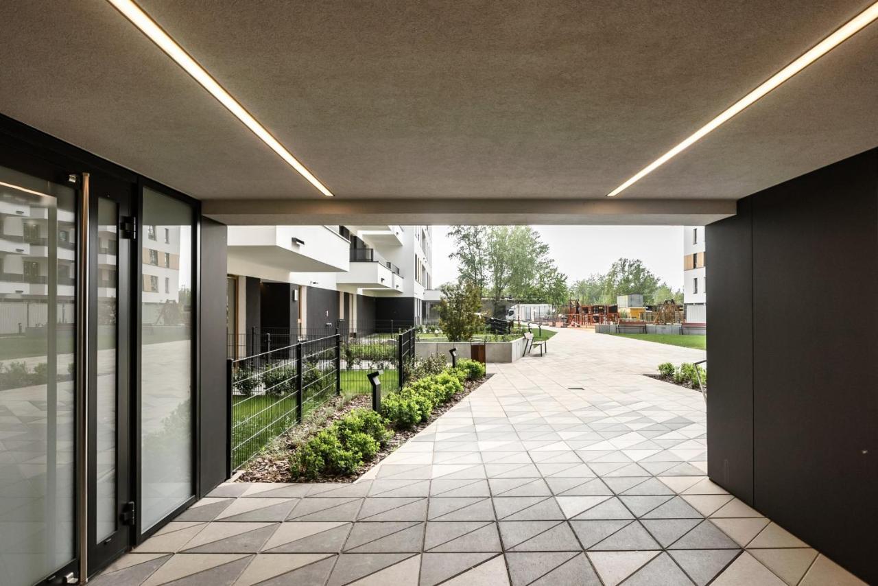 M&R Apartament Airport&Business Premium Komputerowa - Underground Garage - Free Wifi - Netflix - Self Check-In - 5 Min From Chopin Airport Warschau Buitenkant foto