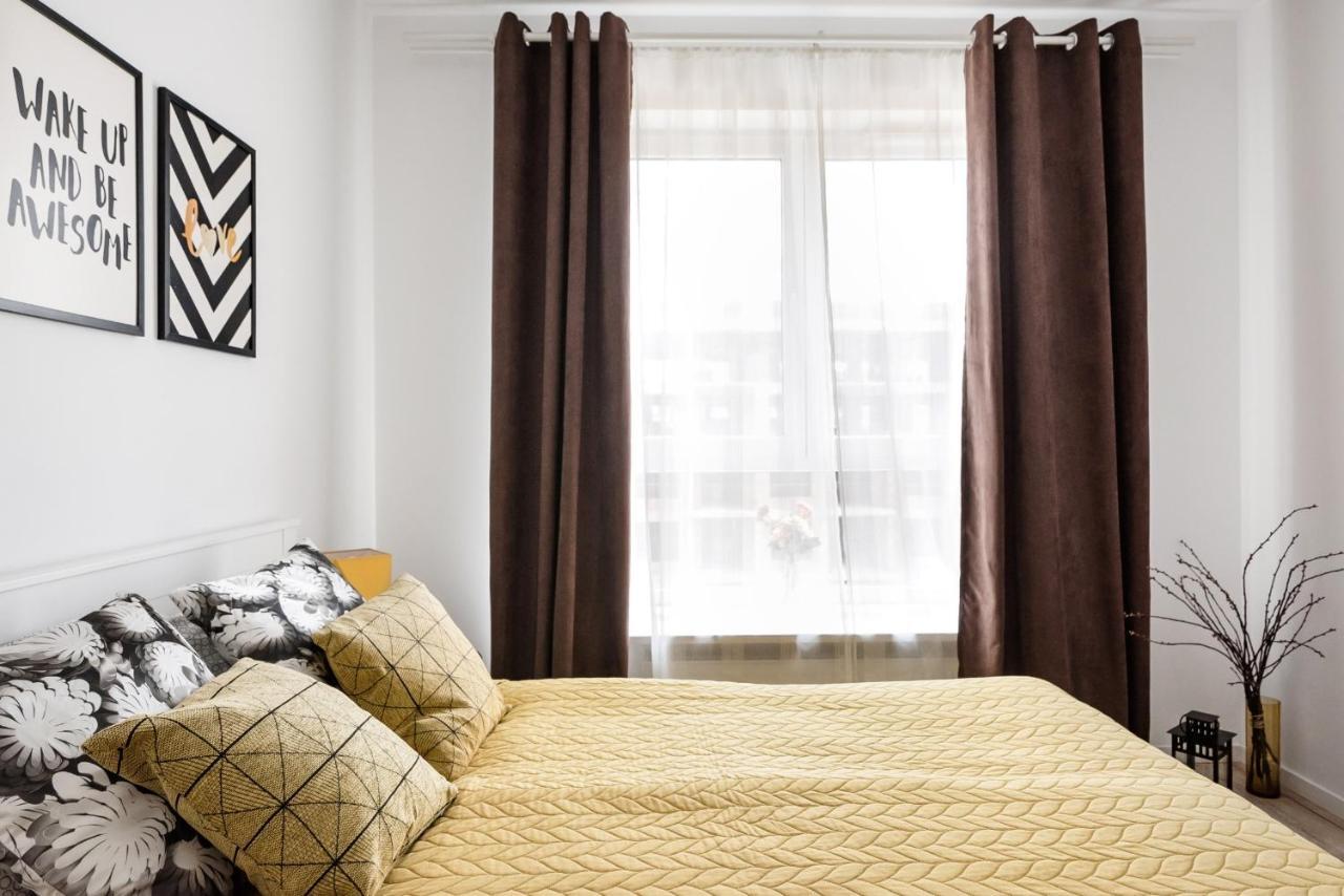 M&R Apartament Airport&Business Premium Komputerowa - Underground Garage - Free Wifi - Netflix - Self Check-In - 5 Min From Chopin Airport Warschau Buitenkant foto